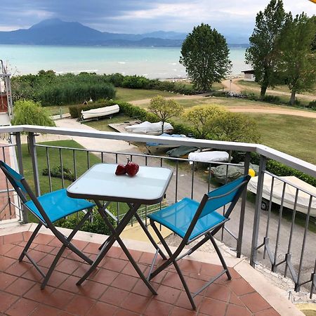 Seeblickwohnung Sirmione - Fronte Lago Mit Privatsteg Exterior photo
