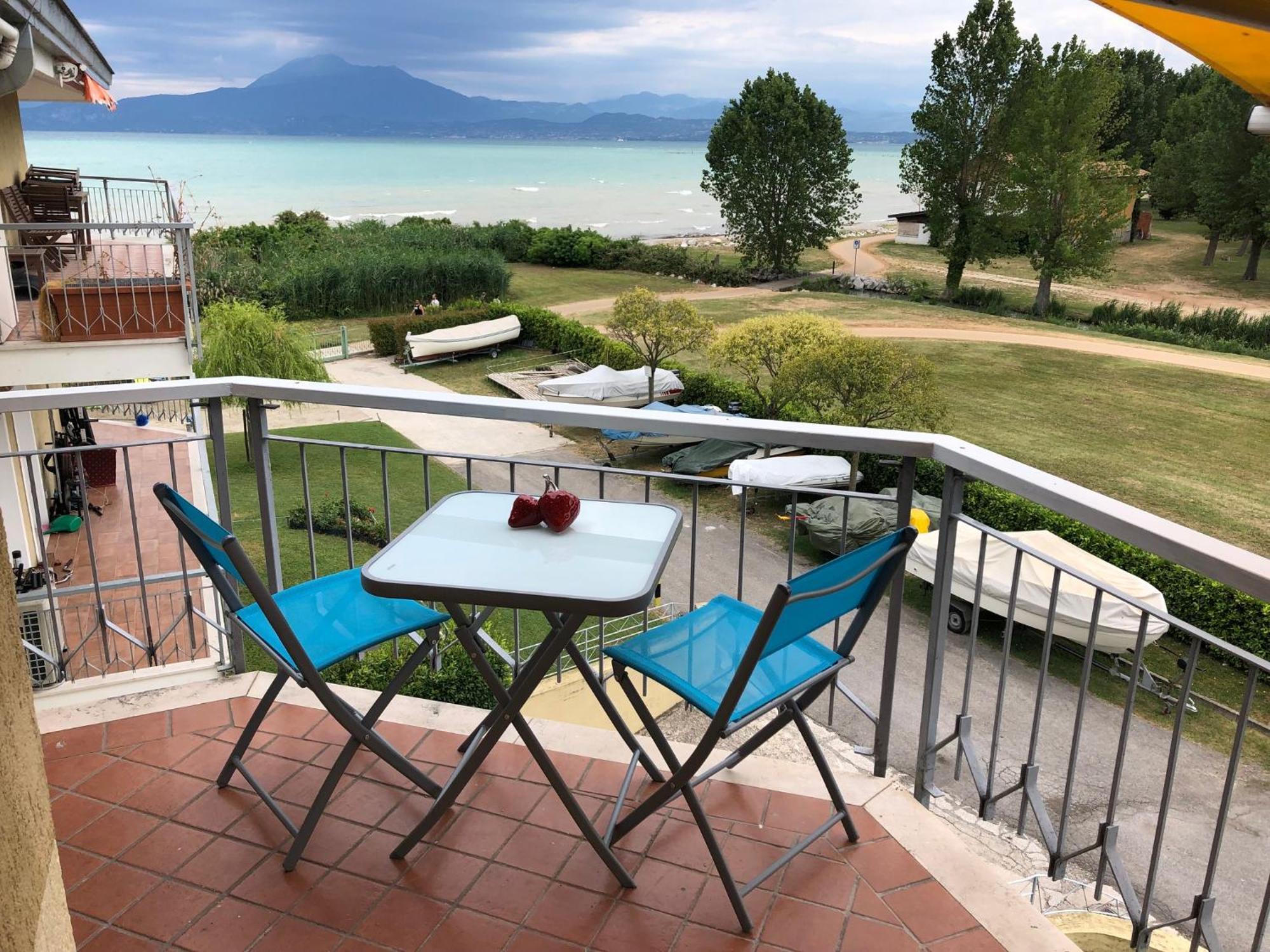 Seeblickwohnung Sirmione - Fronte Lago Mit Privatsteg Exterior photo