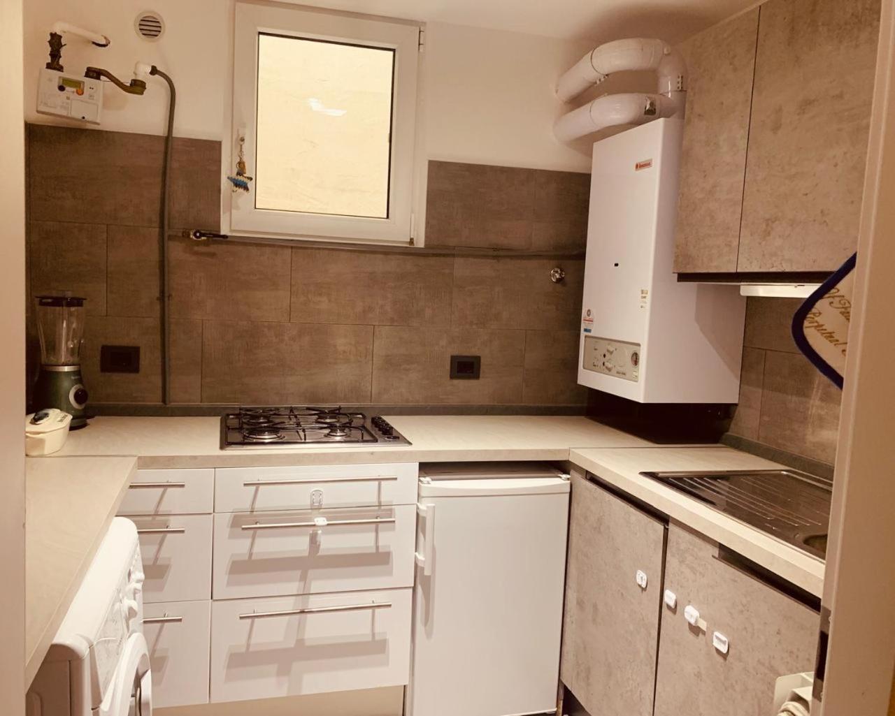 Seeblickwohnung Sirmione - Fronte Lago Mit Privatsteg Exterior photo