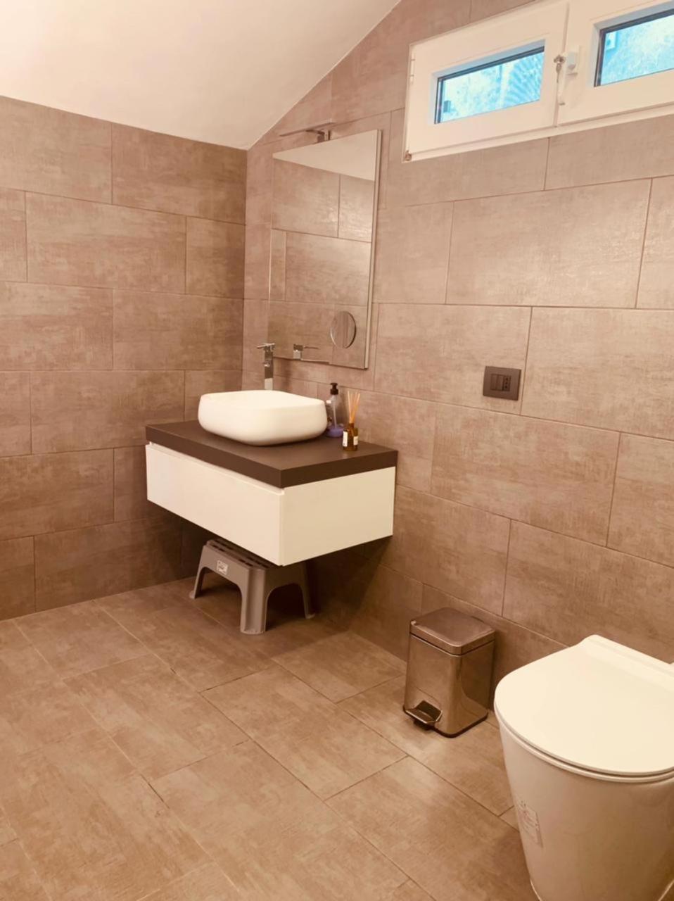 Seeblickwohnung Sirmione - Fronte Lago Mit Privatsteg Exterior photo